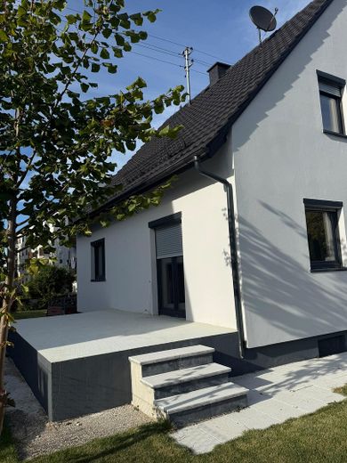 Charmantes, kernsaniertes Einfamilienhaus mit hochwertiger Ausstattung – Terrasse