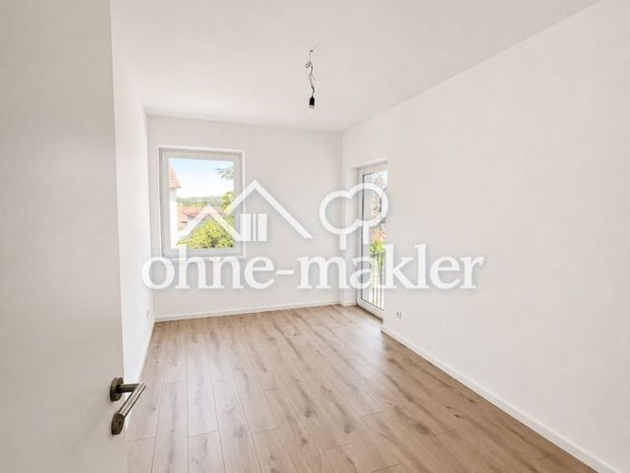 First occupancy after complete renovation: Light-filled 3-room apartment with fitted kitchen in Spardorf near Erlangen! – Foto 1