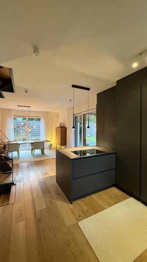 Modernes Endhaus am Brabandkanal mit großem Garten, Dachterrasse und Wellnessbereich – Offener Wohnbereich