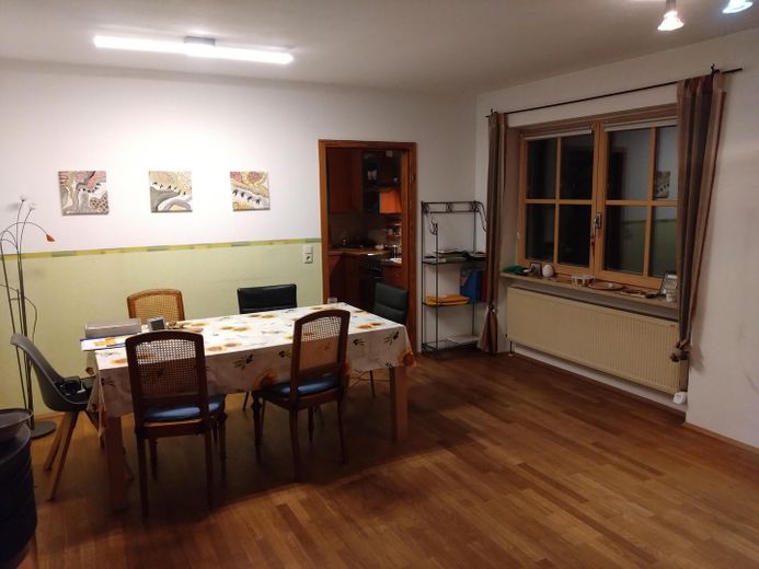 Per famiglie, casa unifamiliare indipendente a Eckental Brand da privato – Wohnzimmer Blick zur Küche