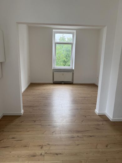 Vermietung 1 Zimmer inkl. Küche, Bad – Blick Richtung Garten