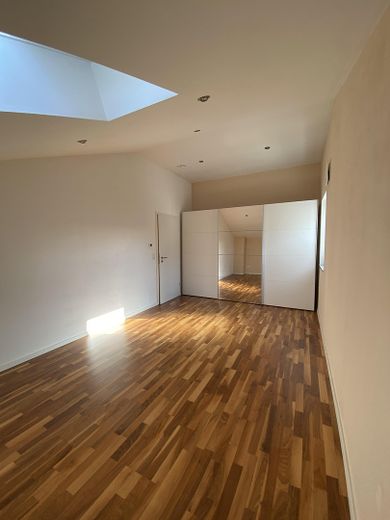 Schlafzimmer mit gr. Schrank