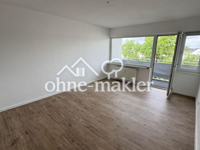 Renovierte 2,5 Zimmer Wohnung in zentraler Lage mit 2 Balkonen – Foto 1