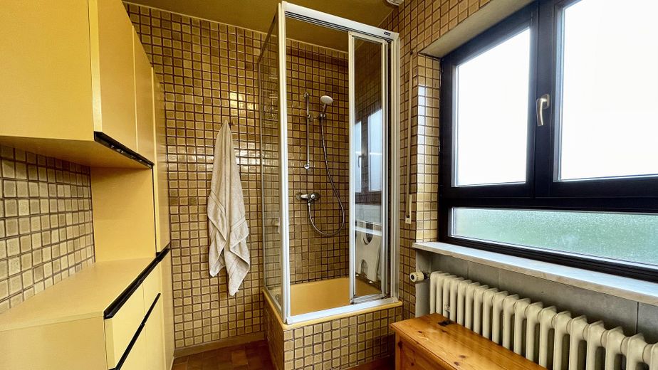 Großes, helles Reihenendhaus mit Garten in Stutensee-Blankenloch – direkt bezugsfertig – 13_ EG Bad mit Dusche Foto 2
