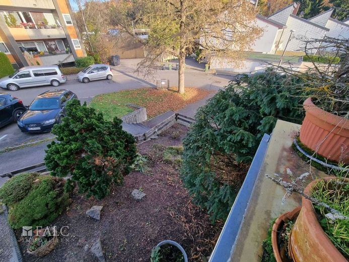 Garten-Wohnung im Reihen Endhaus, helle 3,5 Zimmer, Terrasse + Garage + Platz – Vorgarten