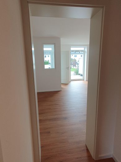 Gerenoveerd EN direct beschikbaar: tuinappartement m. eigen ingang, vloerverwarming, meer- en stationsnabijheid – WZ 4