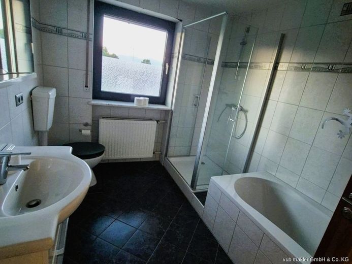 RESERVIERT Vielseitiges Wohn- und Geschäftshaus mit Einliegerwohnung auf großzügigem Grundstück in Pullenreuth – VUB0002334-11