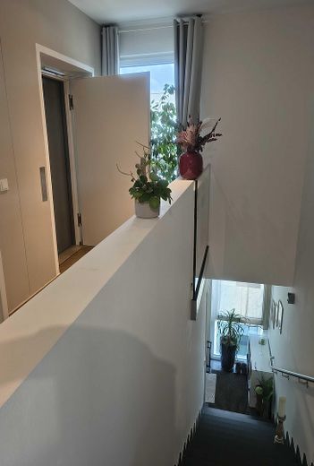 **Traumhafte Penthouse-Wohnung * Exklusiv, außergewöhnlich, hochwertig** – 21FlurTreppe