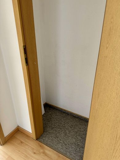 Großzügige 3-Raum Wohnung in Elbnähe – Besenkammer