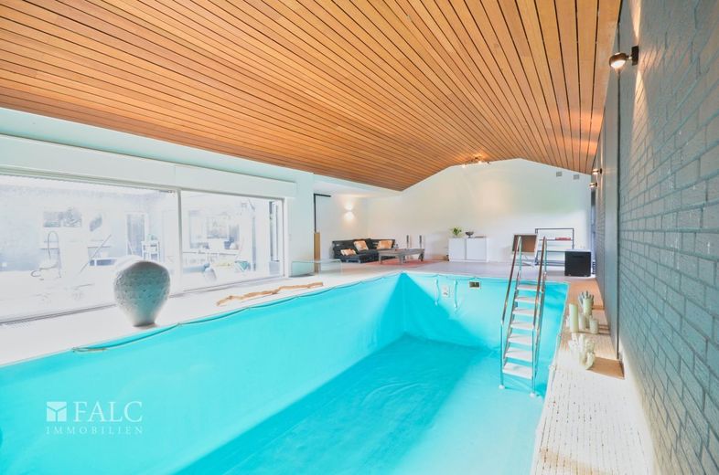 Schöner Freistehender Bungalow mit sonnigem Gartengrundstück in Pulheim! – Poolhaus