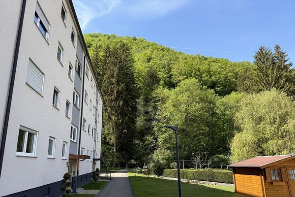 SITUÉE AU CALME, DIRECTEMENT EN BORDURE DE FORÊT