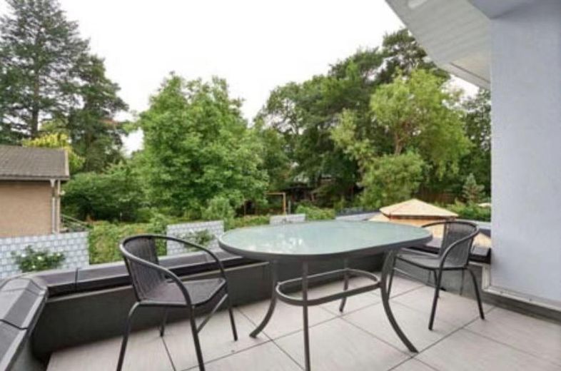 Einzigartige Villa in Berlin-Biesdorf mit 6 Zimmer plus Garten und Pool – Balkon