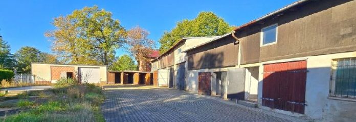 Investeerder gezocht: 10 garages, ruime binnenplaats en ontwikkelingspotentieel in Chemnitz-Borna