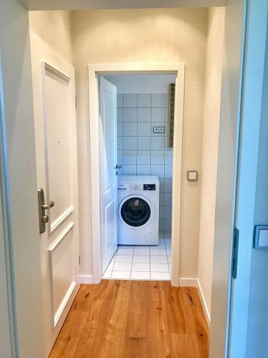 Lutherstraße: 2-Zimmer-Wohnung mit toller Küche, Parkett und Balkon – Badezimmer III