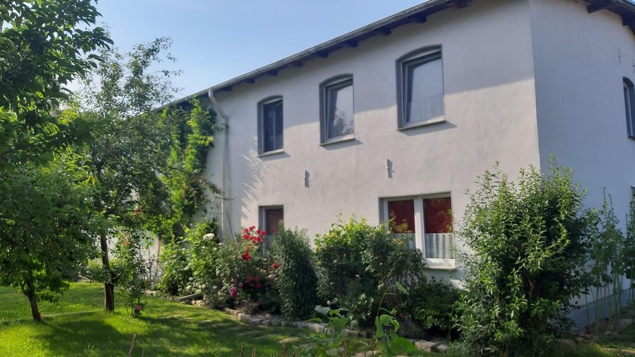 Idyllisches Zweifamilienhaus vor den Toren Stralsunds mit traumhaft großem Garten – Hausansicht