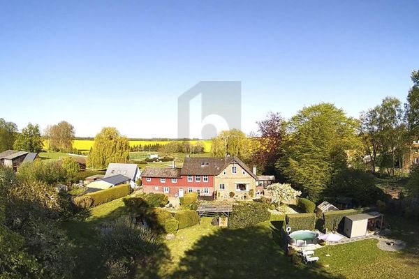CHARMANTES GRÜNDERZEITHAUS MIT AUßENSAUNA