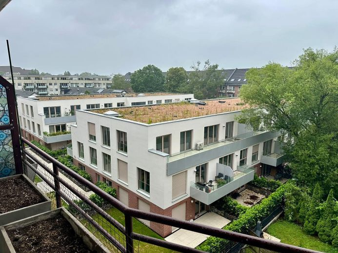 Großzügige 4,5-Zimmer-Wohnung mit ca. 135 m², Balkon, 2 Bädern, Aufzug und Garage in Düsseldorf-Bilk – Ausblick Balkon