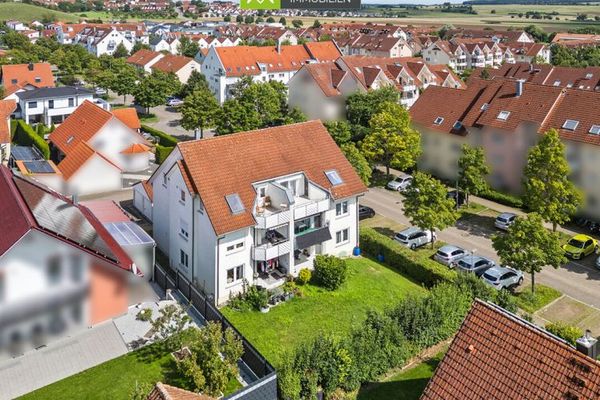 360°I SOFORT EINZIEHEN & WOHLFÜHLEN – Helle Dachgeschosswohnung mit Balkon, Dachspitz & Stellplatz