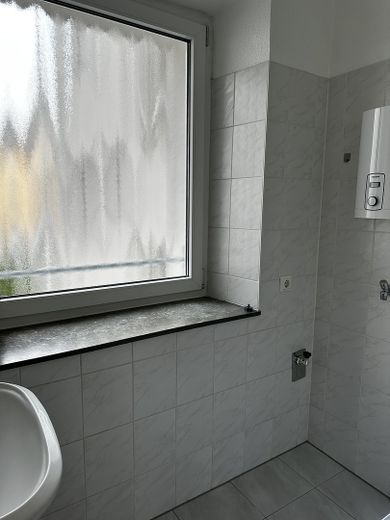 Schöne ruhige 2ZKB nähe Zentrum – Bad 