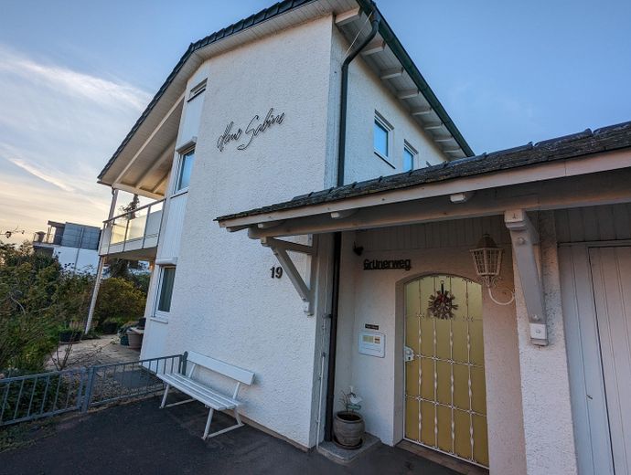 Haupteingang (Süd-Ost-Seite)