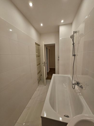 Vente directe : majestueux appartement de 5 pièces avec balcon, près de Hafeninsel Offenbach – Foto 21