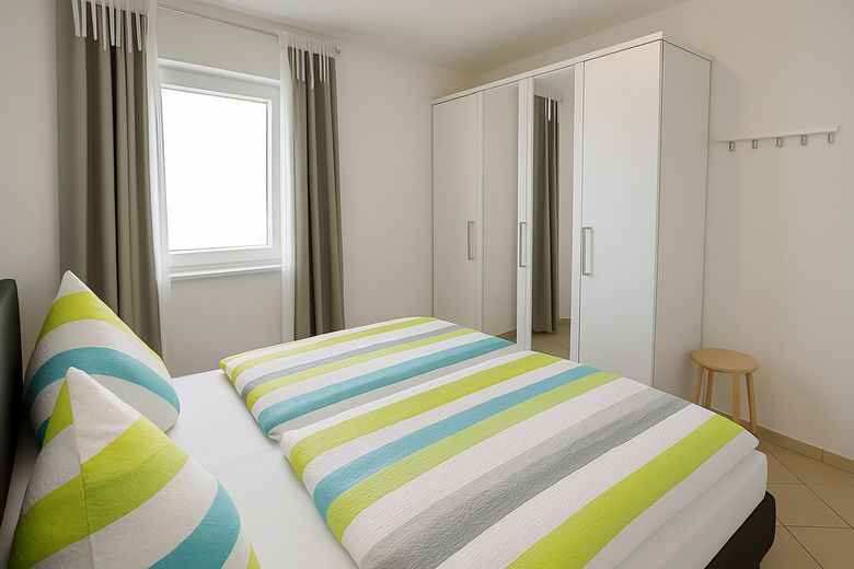 Schlafzimmer mit Blick Fenster