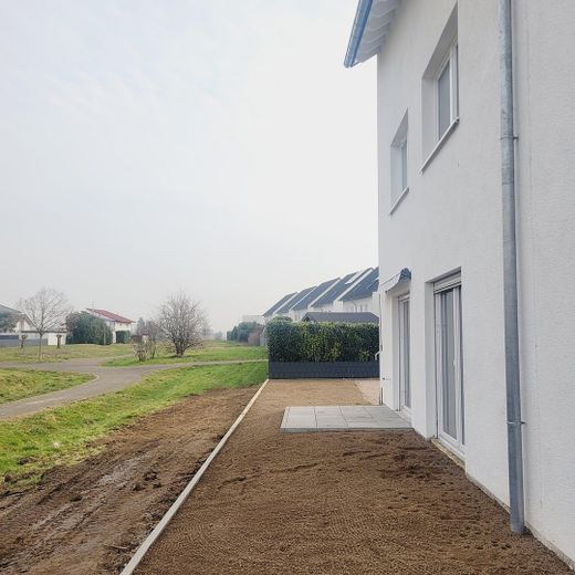 Grundstück und Terrasse