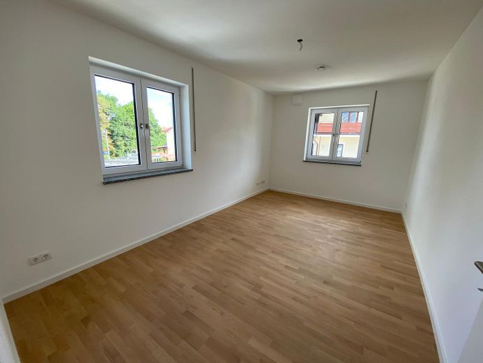 Moderno e luminoso appartamento di 3 locali a Grafing – ottimi collegamenti, S-Bahn 2 min. – Kind/Büro