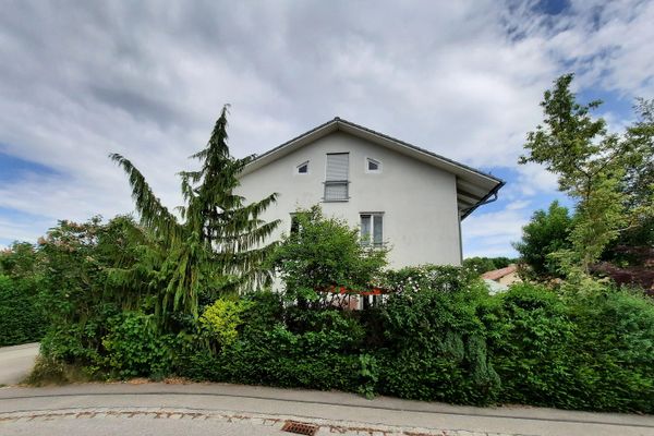 Casa a schiera d'angolo con giardino