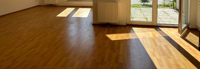 Après rénovation : suffisamment d’espace pour votre famille ! - Grande maison mitoyenne en bout de rangée à Käfertal – Ansicht I: Wohn-Esszimmer