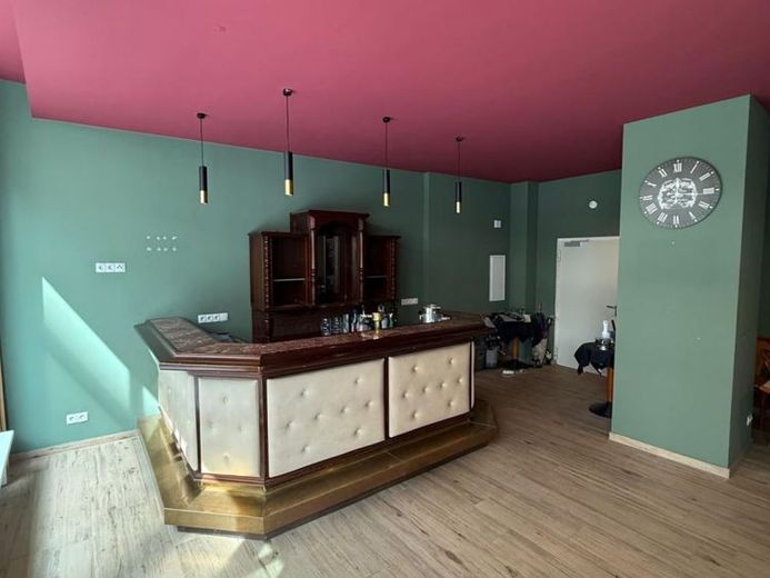 Gemütliche Bar mit voll Snackküche in zentraler Lage! – Foto 1