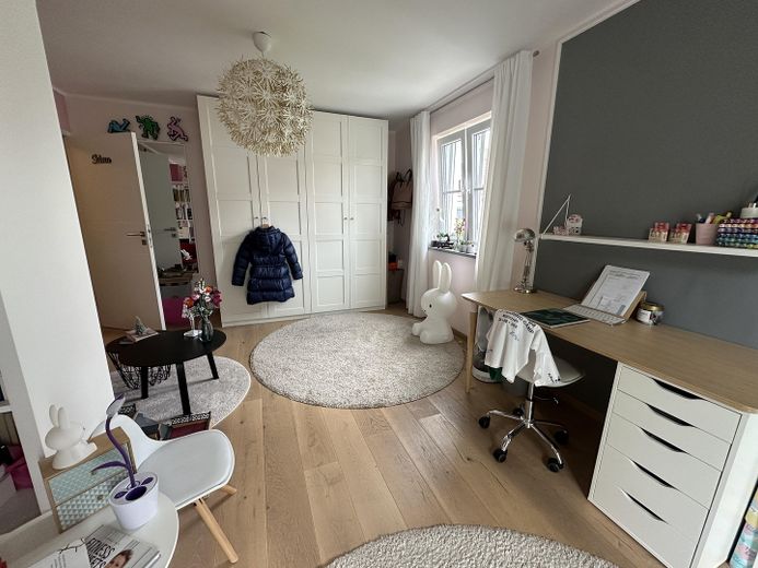 Near Simmerleinplatz: As-new, bright XXL semi-detached house, upscale features, KFW70 standard, with fitted kitchen – OG Kinderzimmer 2