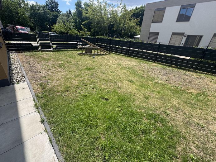 Traumhafte 4 Raumwohnung mit großem Garten in einer Villa – Foto 6