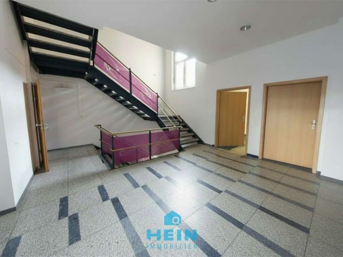 Moderni locali commerciali a uso flessibile – 131 m² per ufficio, studio medico o servizi – Foto 1
