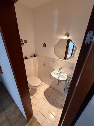 4 Zimmer mit Aussicht – Terrasse, Wärmepumpe, Garage und Stellplatz inklusive – Gästeklo