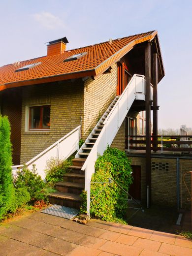 seitliche Eingänge DG und Sout