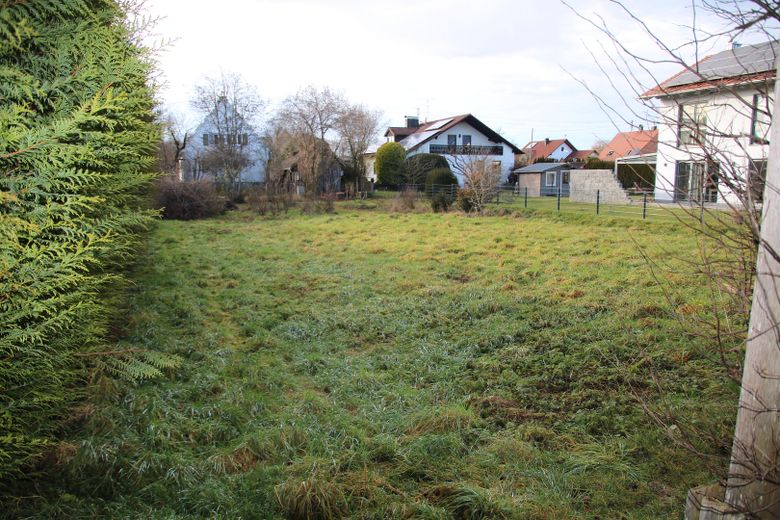 Schönes sonniges Baugrundstück in absolut ruhiger Lage – Blick von der Südost Ecke