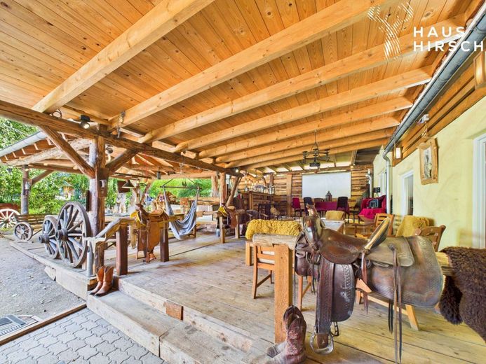 Event &amp; Country Hotel Garni im authentischen Western-Design mit liebevollen Details! – Außenbereich Terasse Hotel