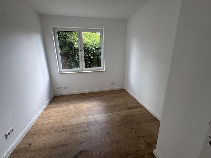 Traumhafte 4 Raumwohnung mit großem Garten in einer Villa – Foto 12