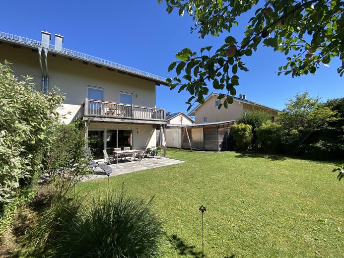 Splendida casa bifamiliare con vista libera fino alle Prealpi   *senza commissioni* – DHH Südseite mit Garten