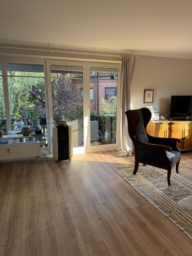 3,5-Zimmer-Wohnung in Buxtehude; großzügiger Wohnbereich mit offener Küche – Wohnküche und Balkon