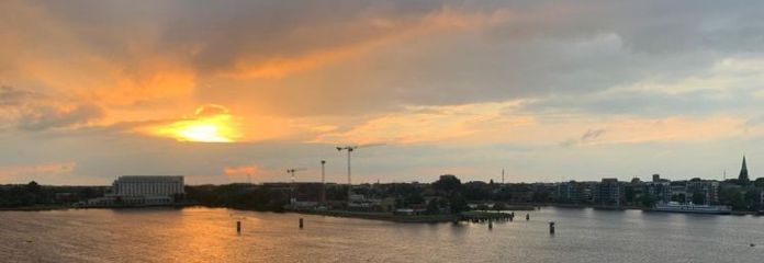 PENTHOUSE DER EXTRAKLASSE Wohnen über dem Wasser – Leben mit Weitblick mit Fahrstuhl und Tiefgarage