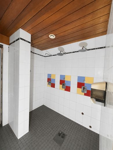 Cava a volta seminterrata ad uso commerciale a Norimberga – grande potenziale per uno sviluppo individuale – Sauna/Duschen