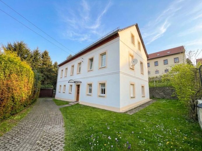 VACANT SINGLE-FAMILY HOUSE ON THE OUTSKIRTS OF THE CITY – Photo 1