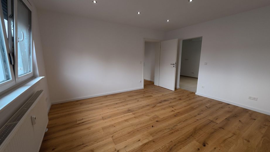 ++TOP komplett neu renovierte 2 ZKB++neue Einbauküche++Balkon++Parkett – Foto 20