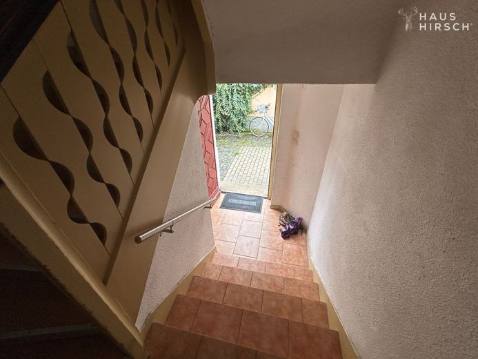 3 Familien Haus in zentraler Lage mit super Anbindung und stadtnahem Komfort! – Treppe