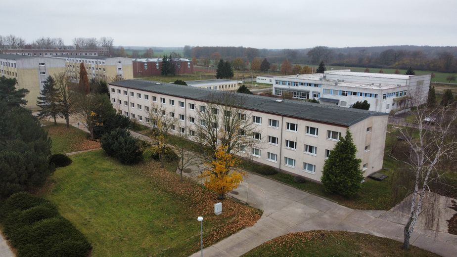 1.9 ha Bauland + Gewerbeobjekte + für Solar , Lager ab 99.000 Euro – Unterkunft