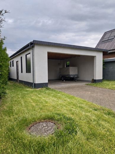 Baugrundstück für EFH, mit Bestand & Vorbescheid – Blick auf Wohnzimmer (Süd)