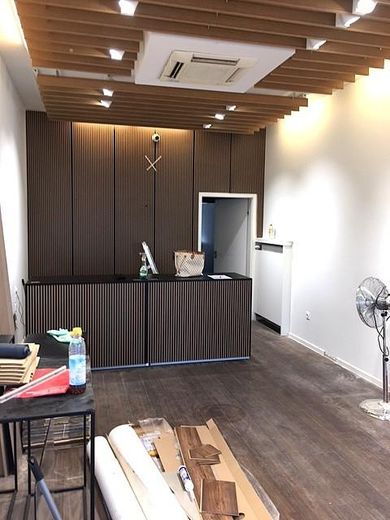 Fläche mit Ausstattung