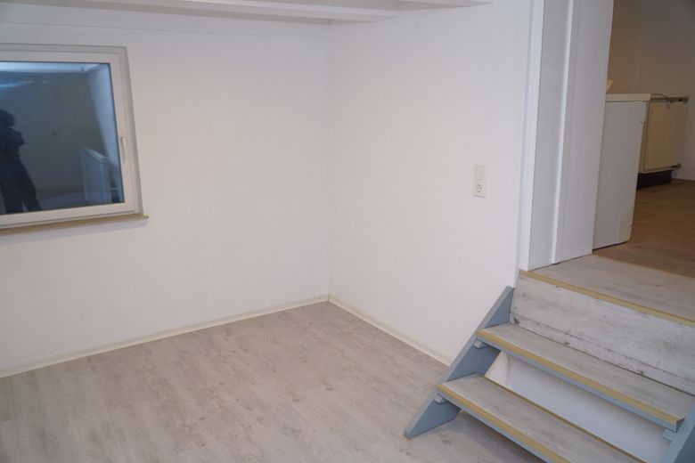 Vollständig renoviertes und modernisiertes 5-Zimmer-Einfamilienhaus in Eichendorf – OG Richtung Küche